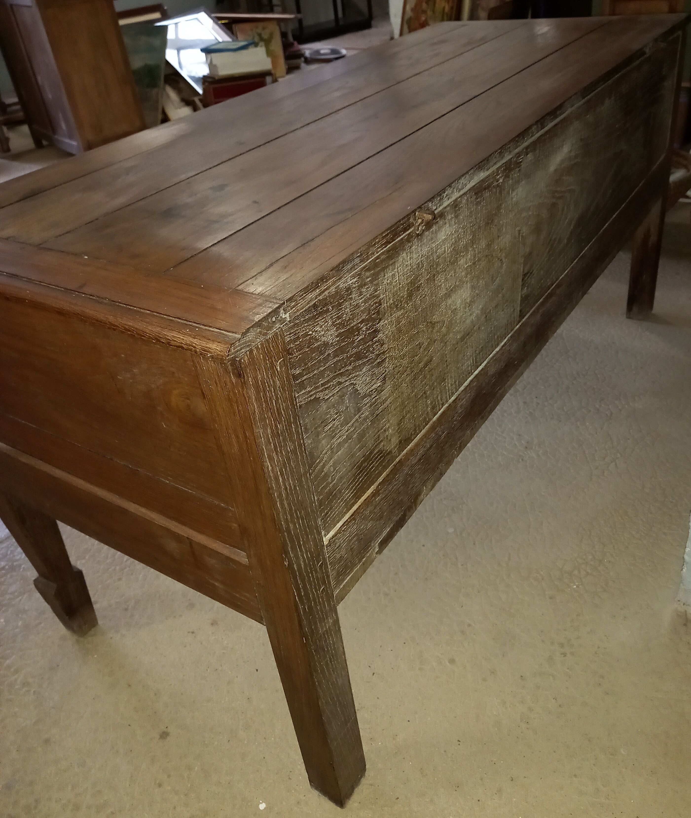 Maie. Solid wood chest