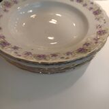 Table service 31 pieces in porcelain. Floral polychrome pattern