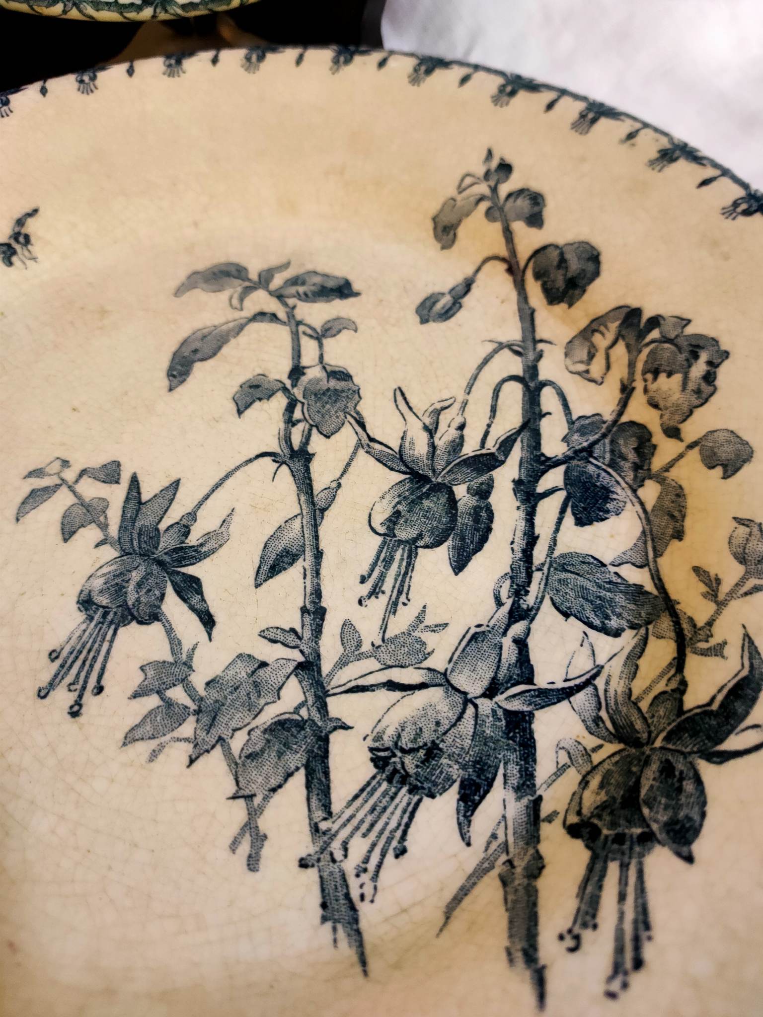 2 flat blue iron earth plates in Gien earthenware