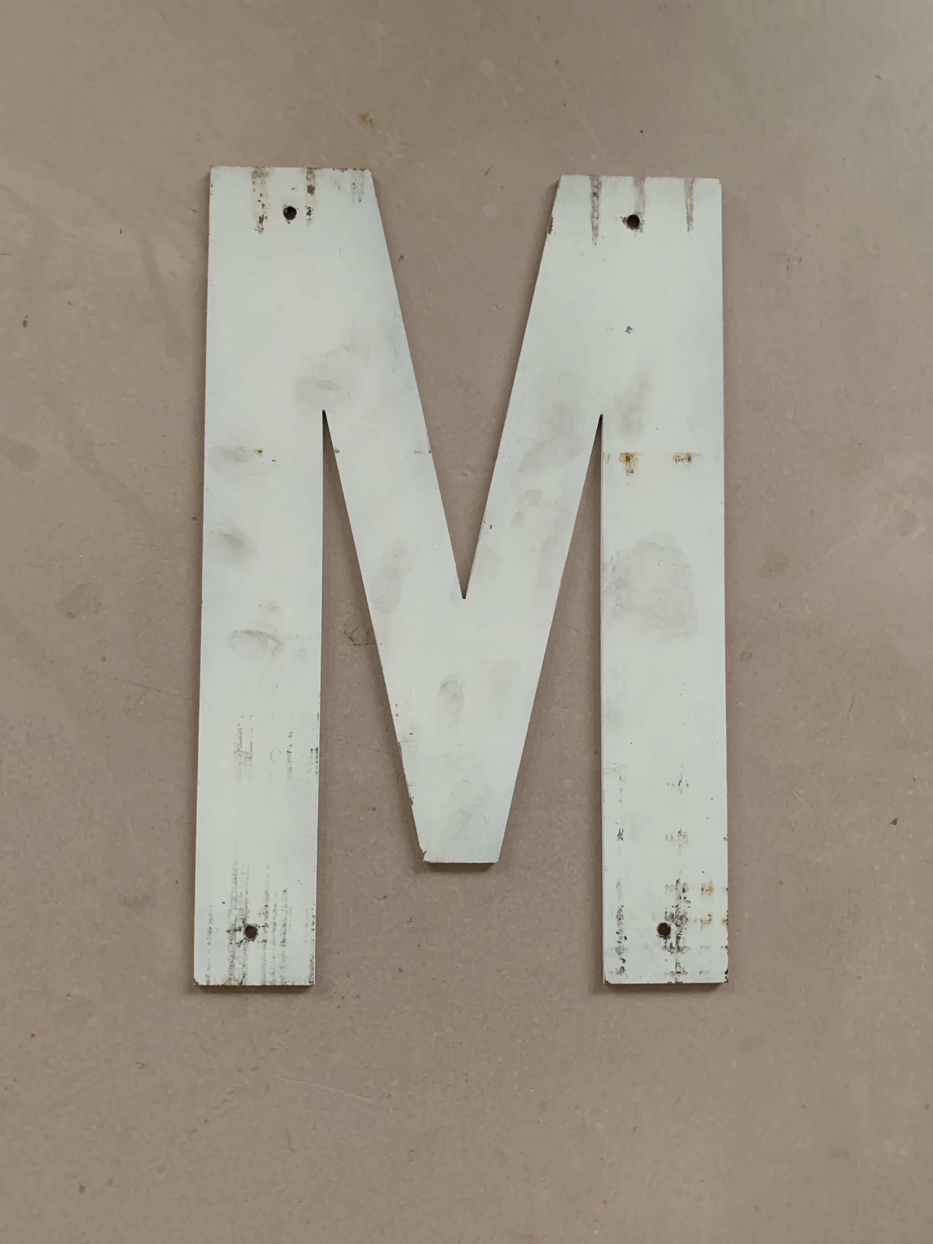 Lettre d’enseigne ancienne M / 27cm
