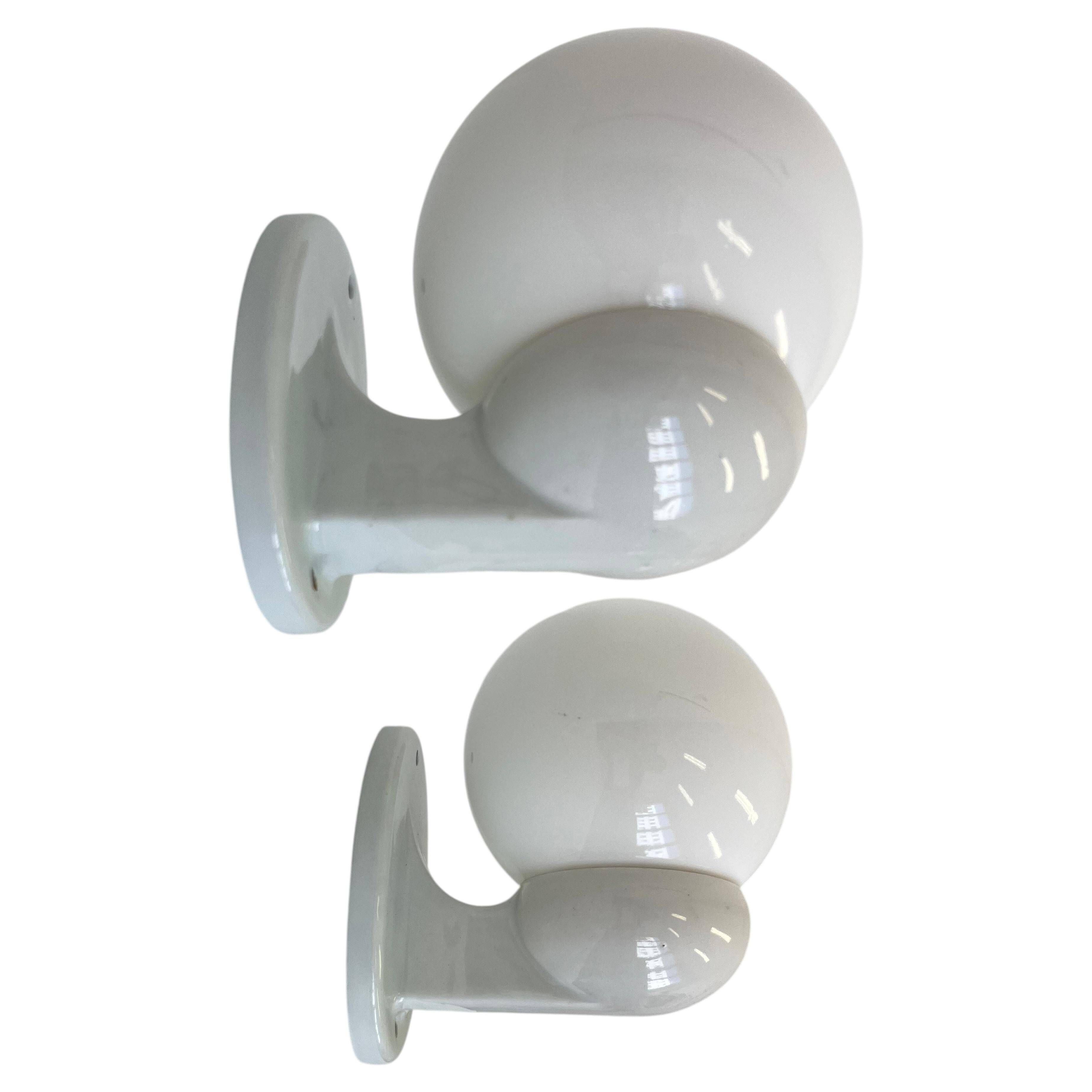 Pair of Bauhaus Wall Lamps in Porcelain and Glass - Design - 1930s