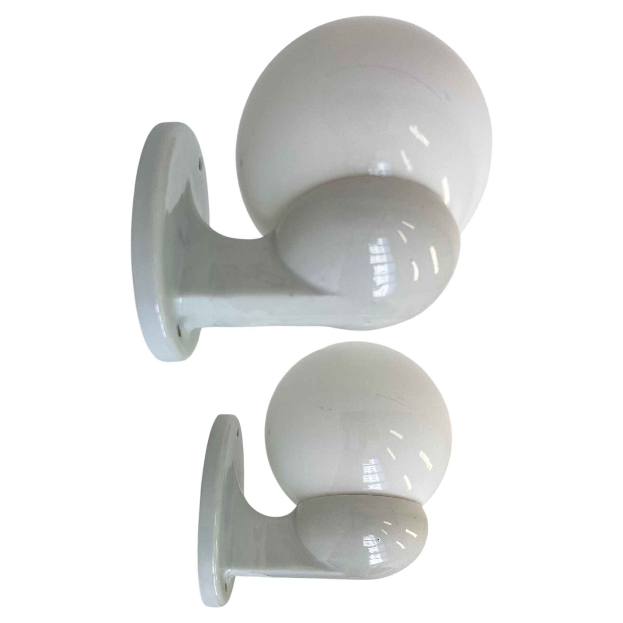 Pair of Bauhaus Wall Lamps in Porcelain and Glass - Design - 1930s