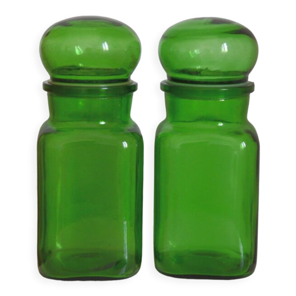 Lot de deux bocaux d'apothicaire en verre vert bouteille Ces deux jolis bocaux en verre vert