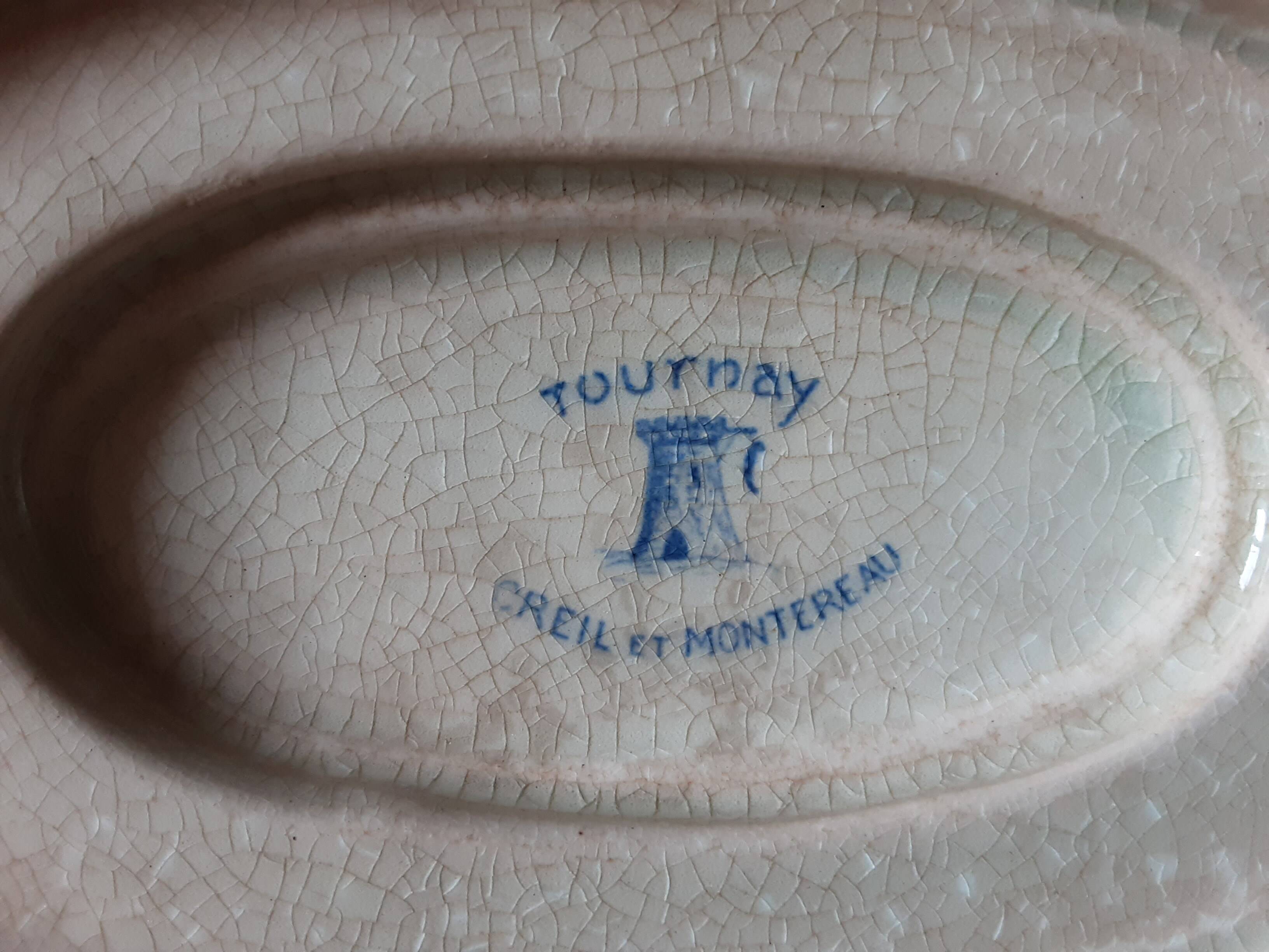 Old Tournay sauce boat. Creil and Montereau