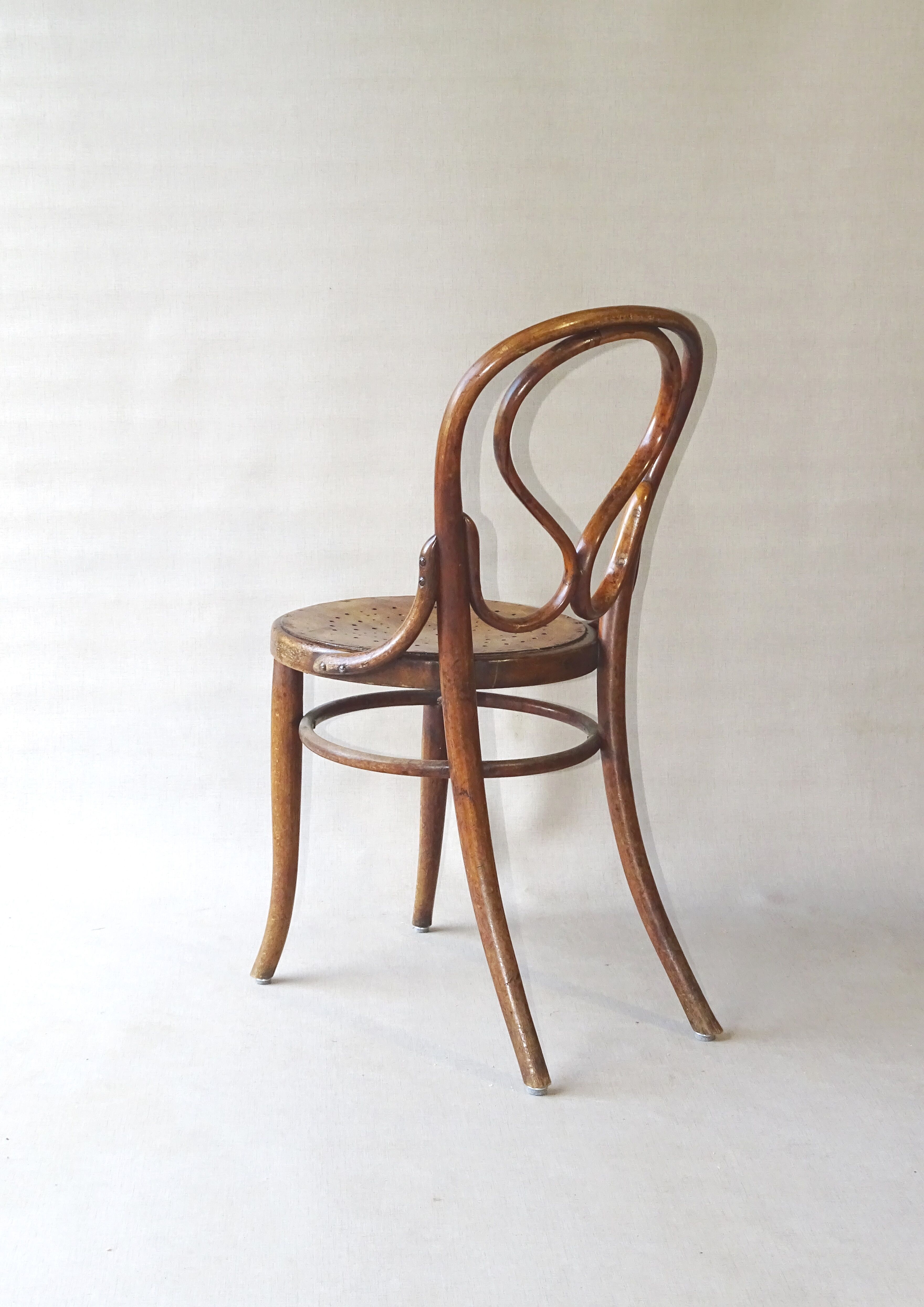 2 chaises bistrot N°20 , vers 1900 assise bois.
