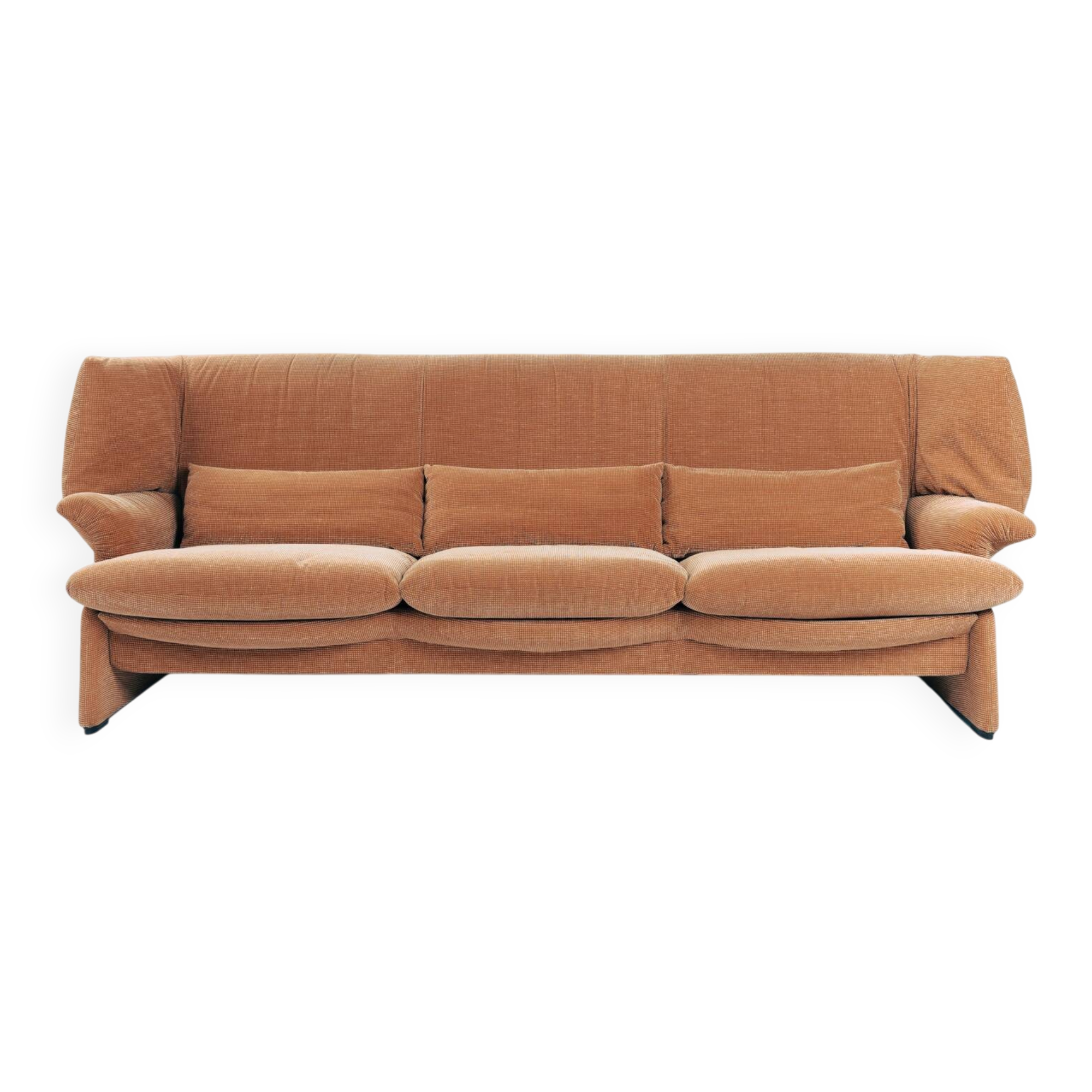 Sofa Maralunga Cassina Portovenere Vico Magistretti en pêche saumon.