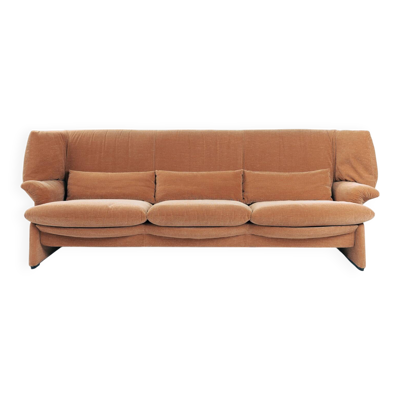 Sofa Maralunga Cassina Portovenere Vico Magistretti en pêche saumon.