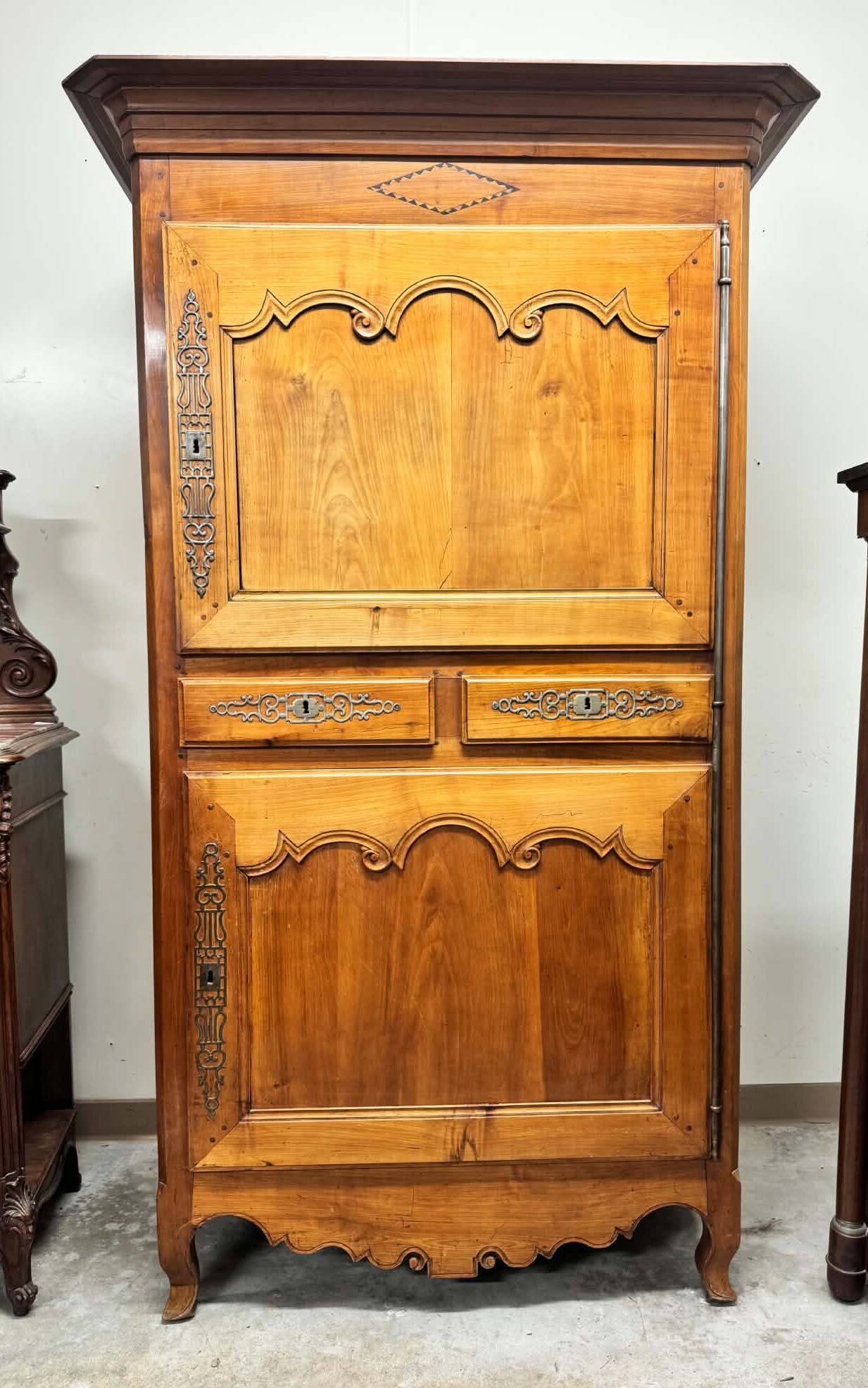 Bonnetière en merisier époque Louis XV