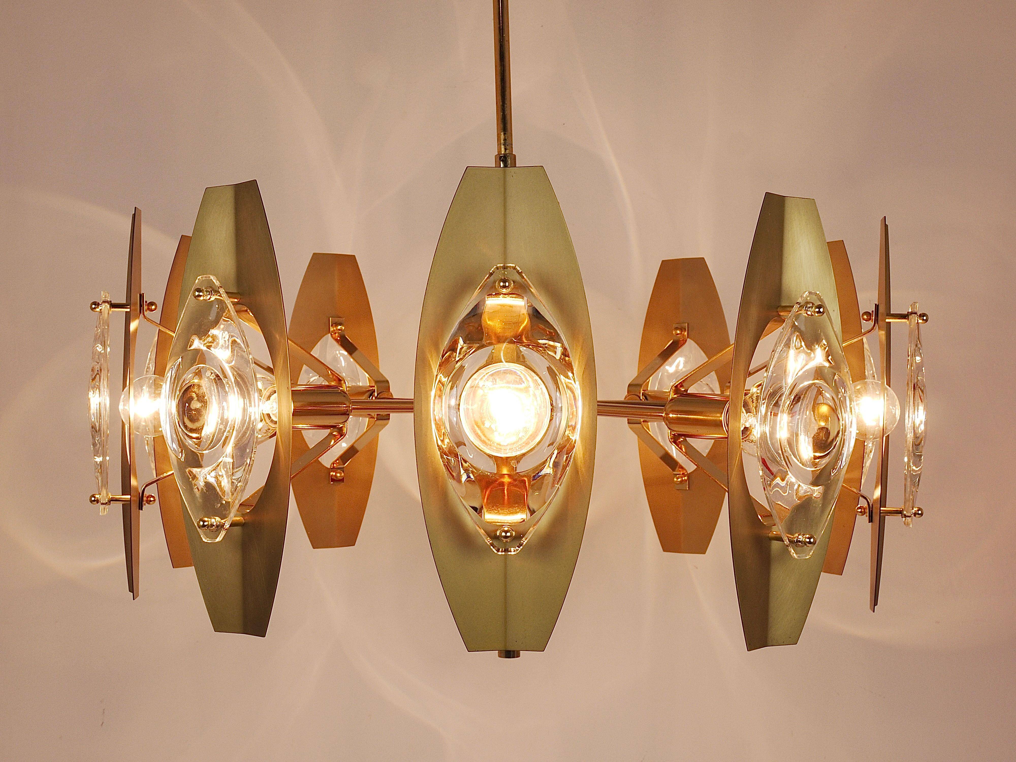Oscar Torlasco brass chandelier of 25 inches with optical prism lenses, Italy, 1970s.