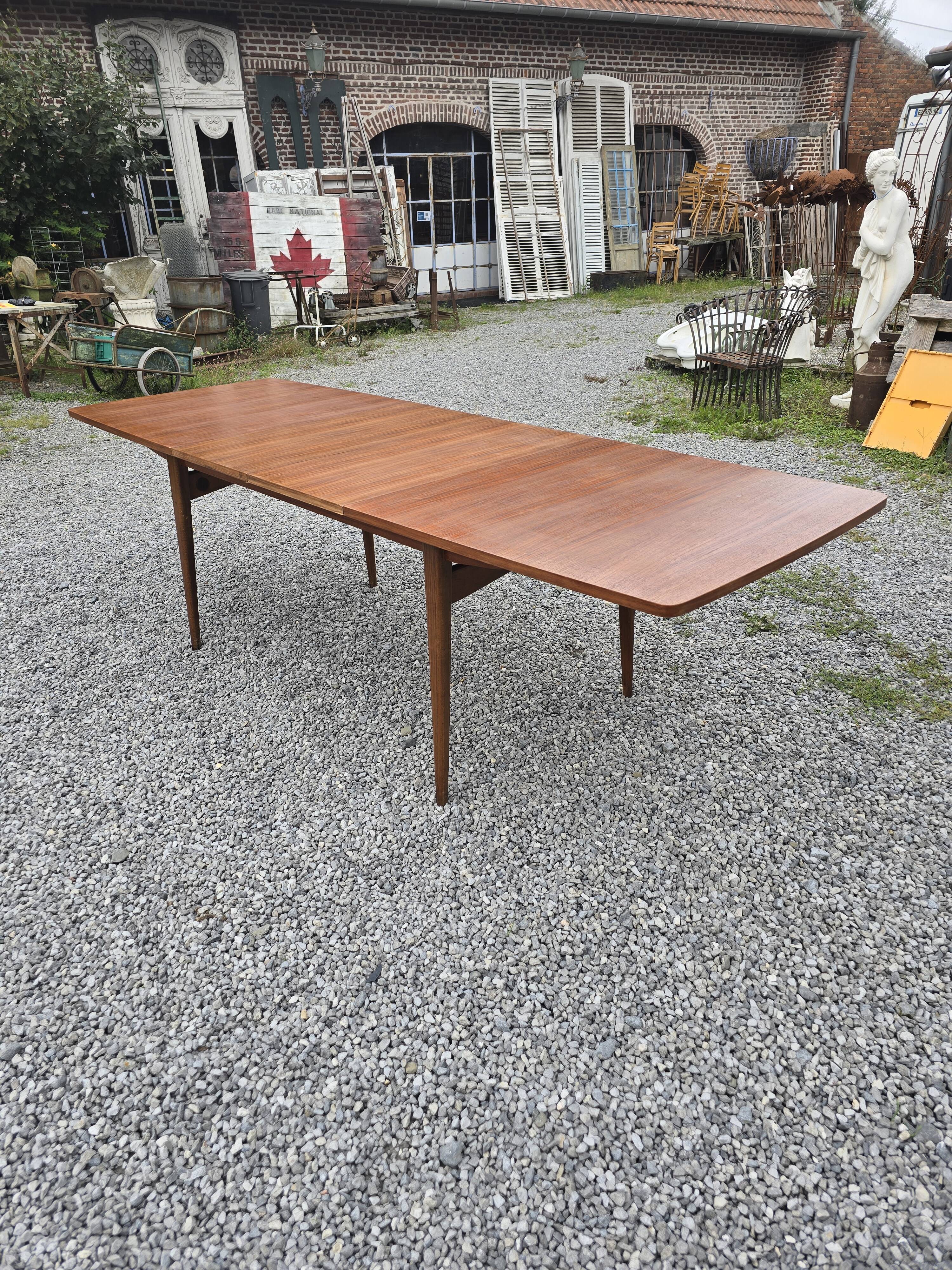 Scandinavian extendable table from the 60s in teak, 250cm L
