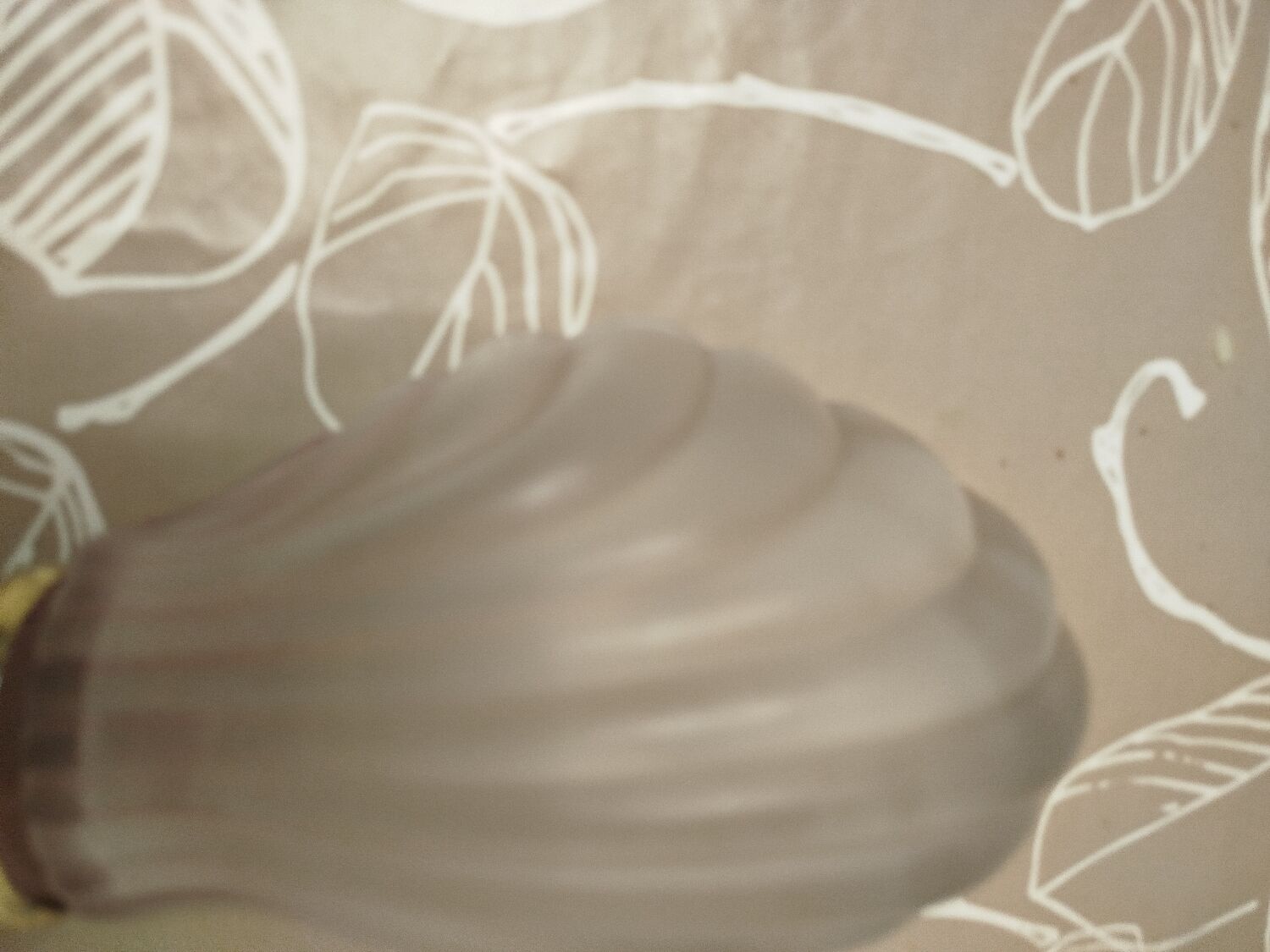 Applique art déco en verre dépoli rosé coquillage