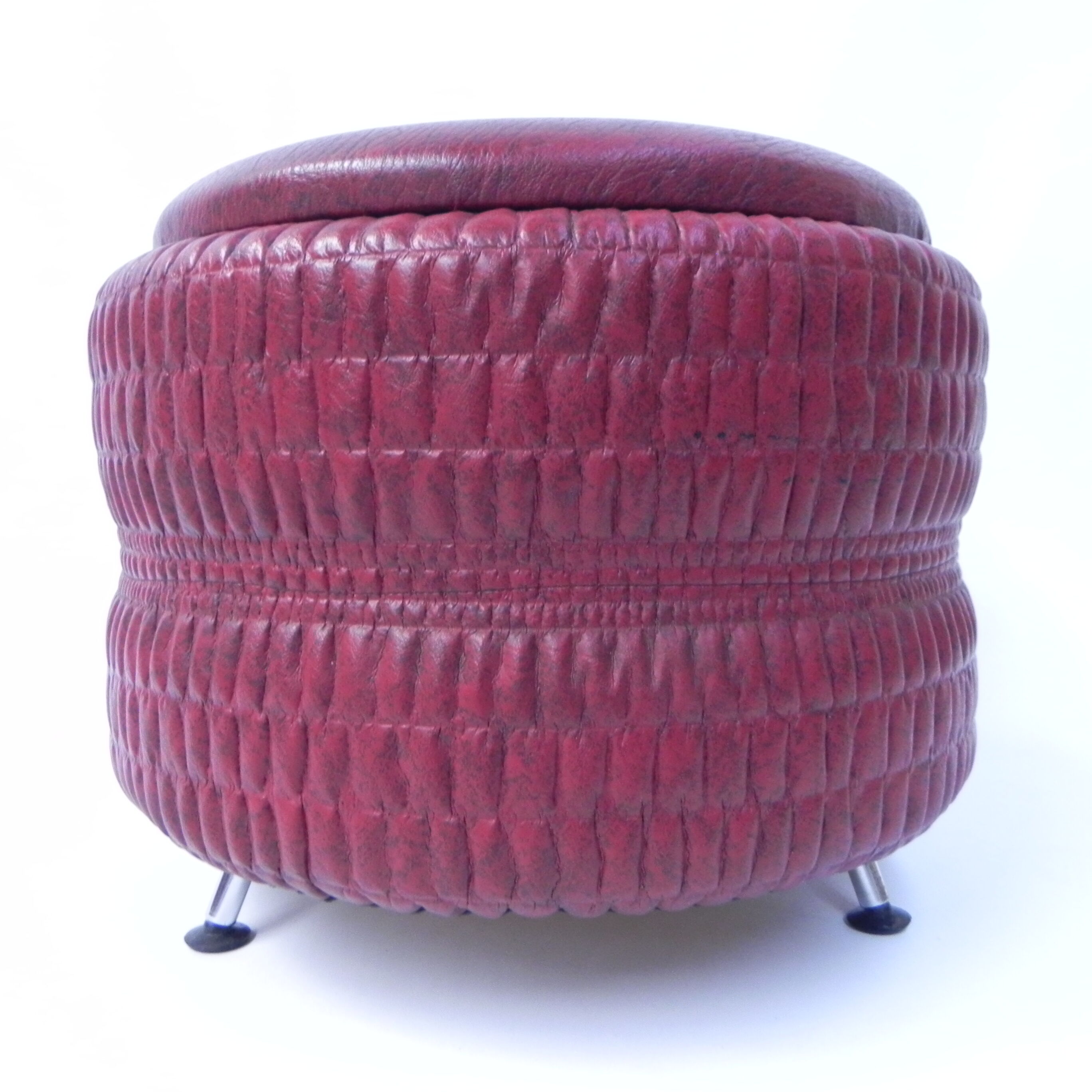Vintage pouf on 3 legs