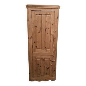 Armoire d'angle ancienne