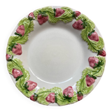 Plate barbotine strawberries