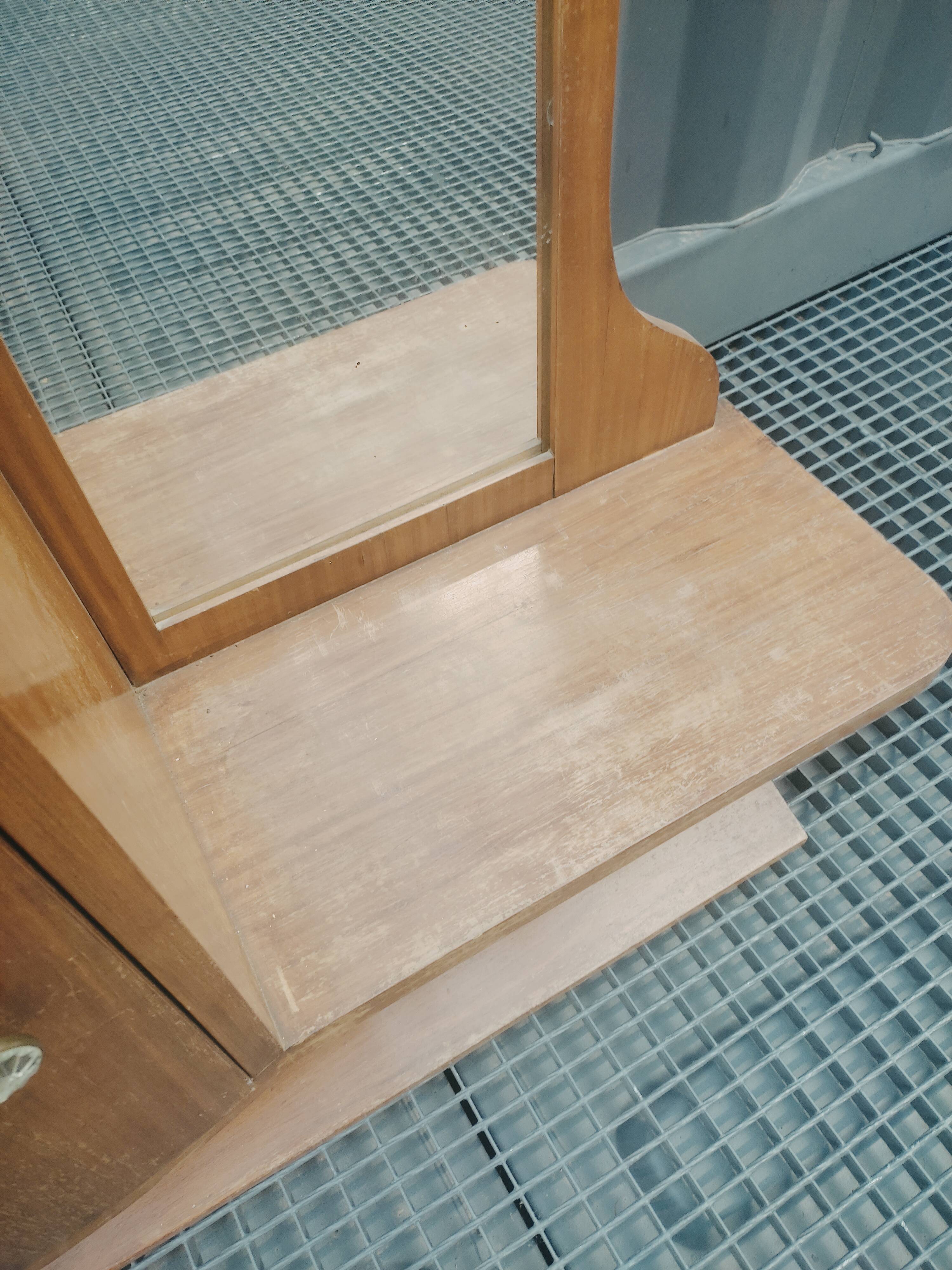 Hairdresser psyche art deco