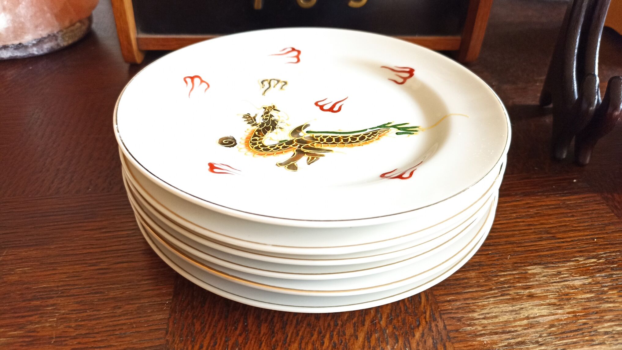 6 assiettes à dessert AIGI décorées de dragons dorés