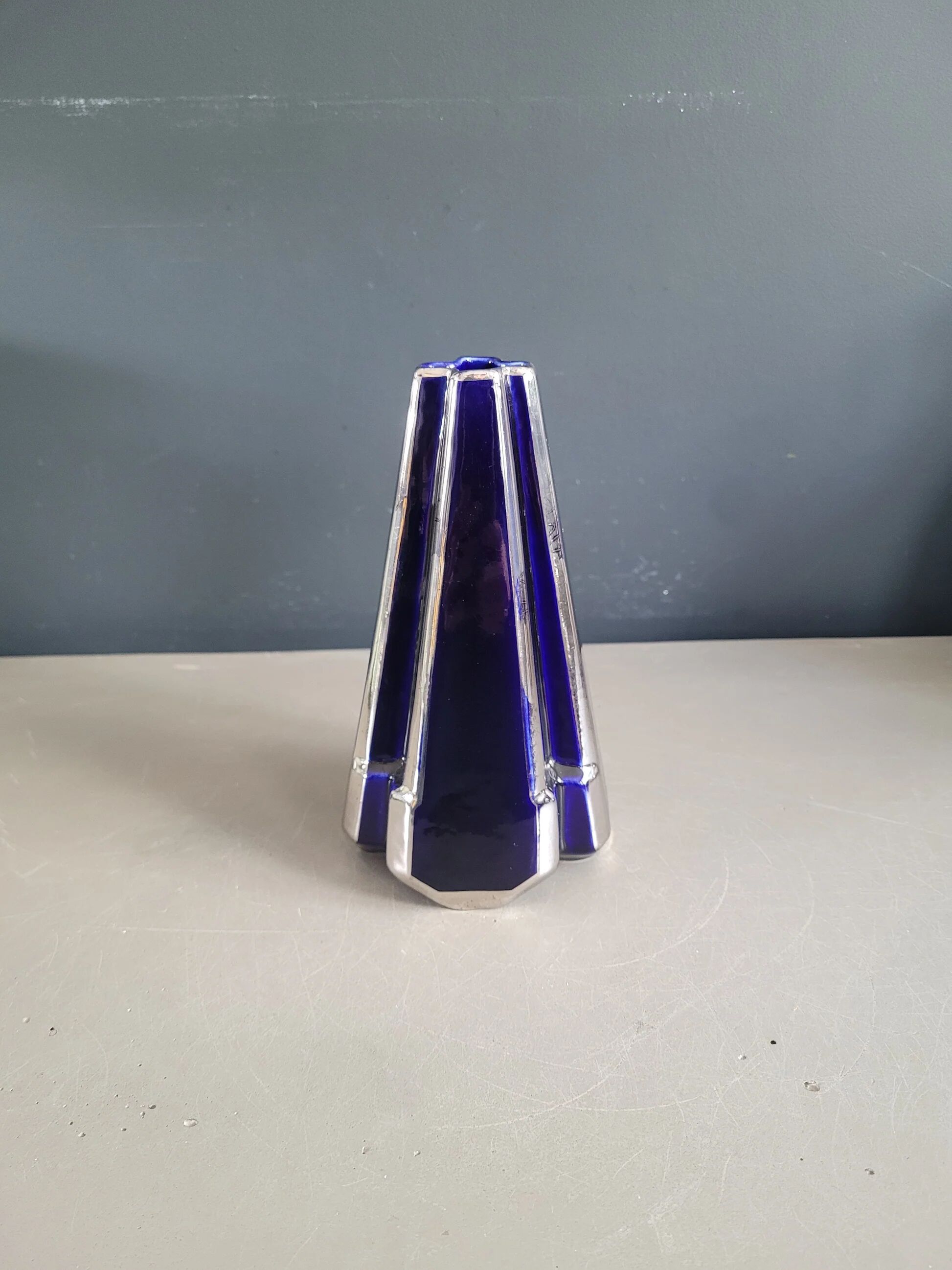 Pyramid vase Art Deco Moulin des Loups & Hamage Nord - blue and silver - Ref 959