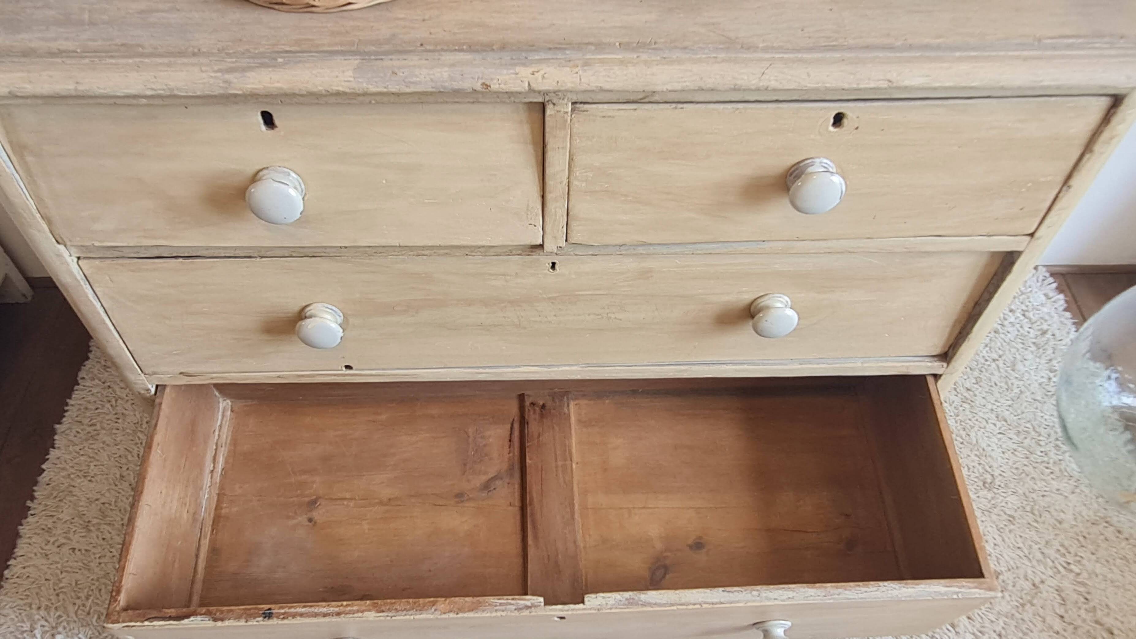 Commode ancienne de style anglais