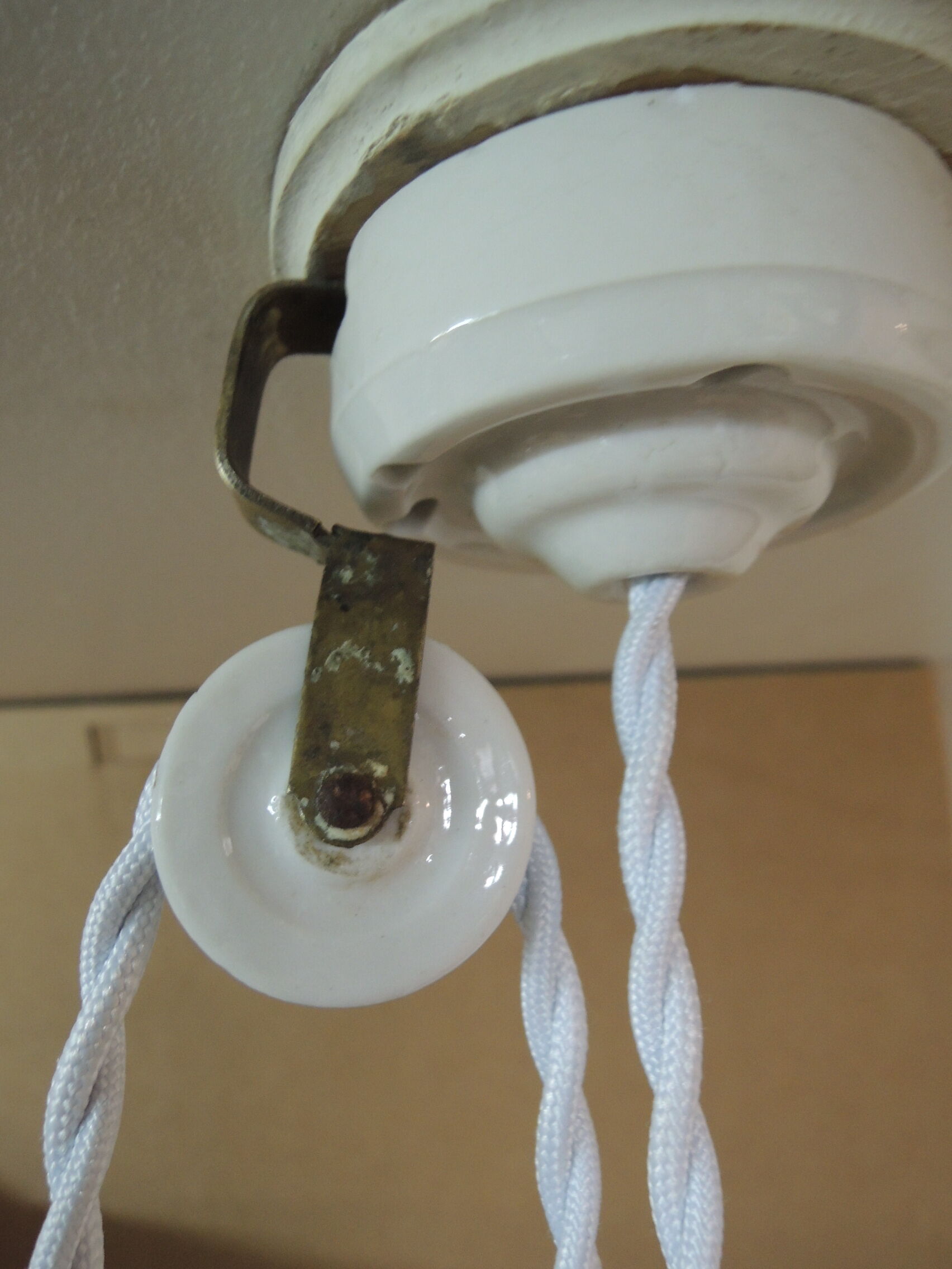 Hanging rises and falls