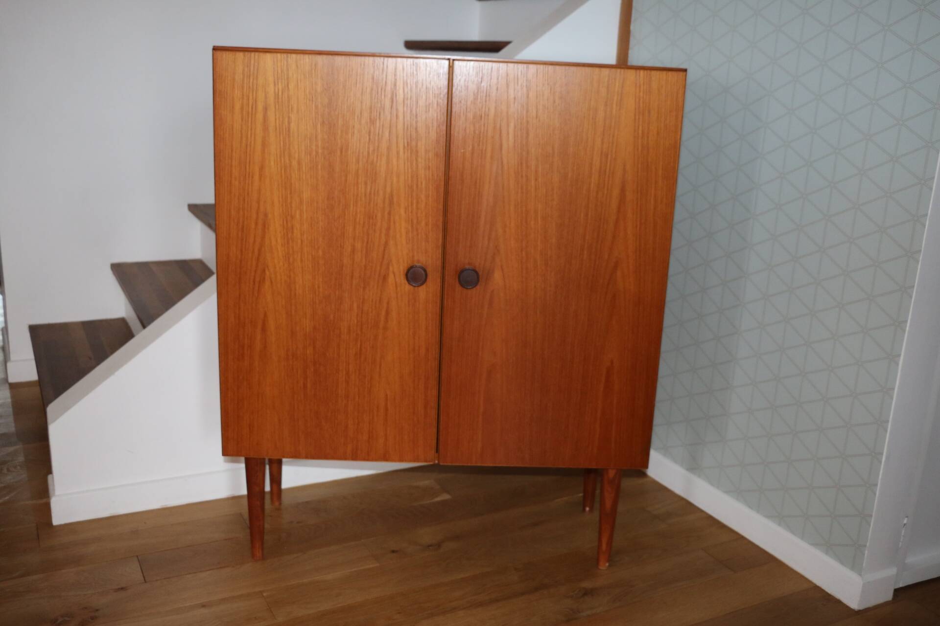 Omnia sideboard with 2 doors