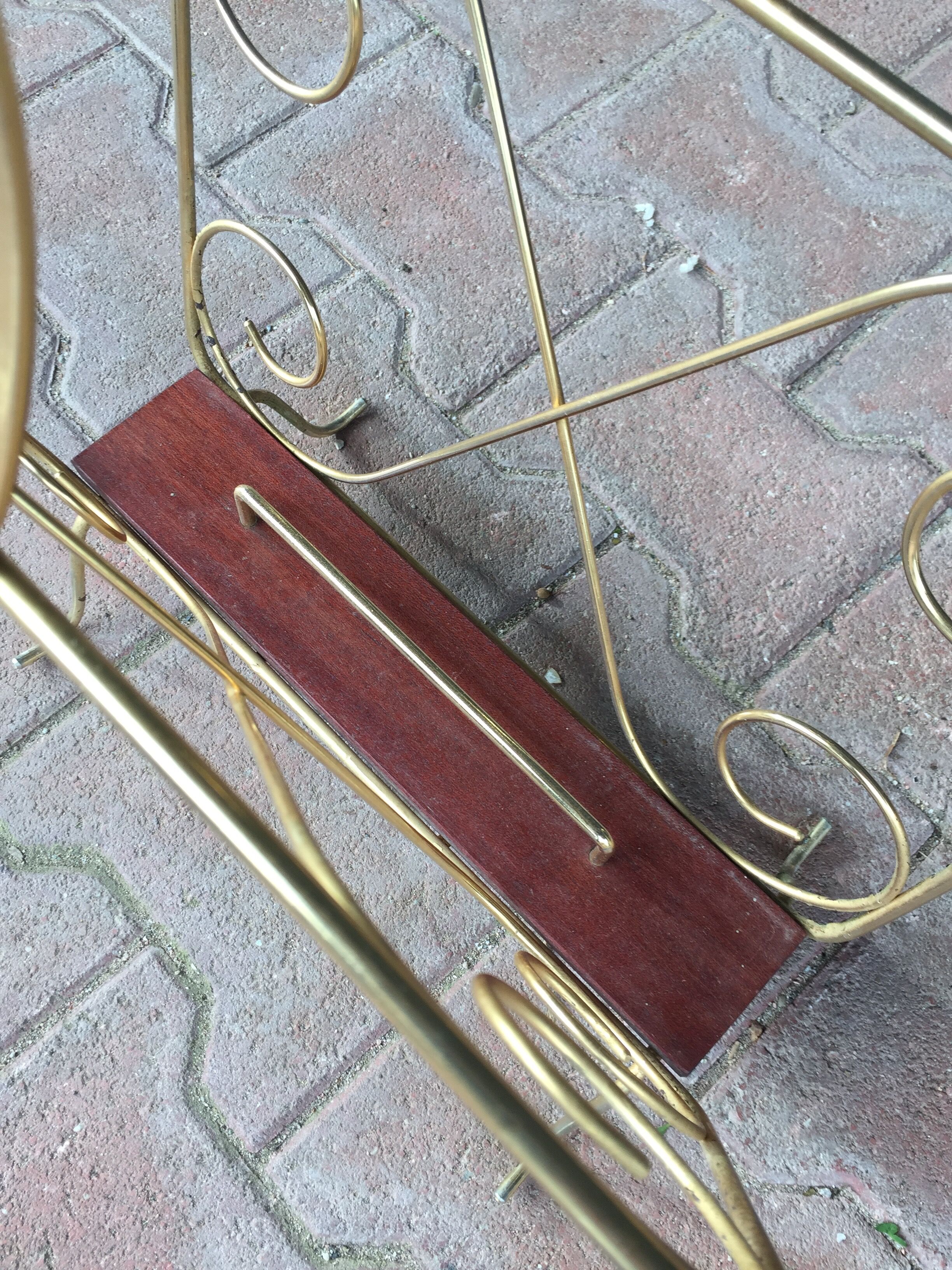 Porte revues bois et métal doré