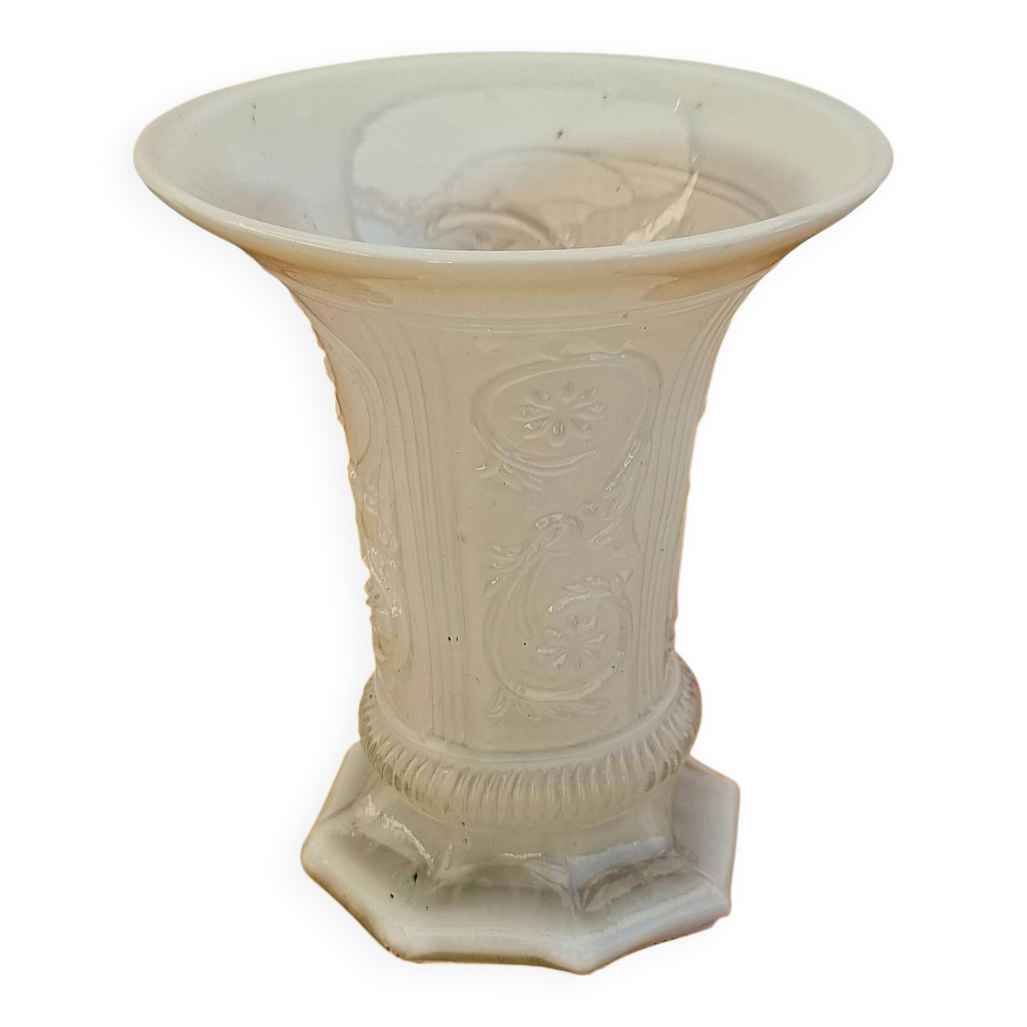 Vase en opaline blanc vintage
