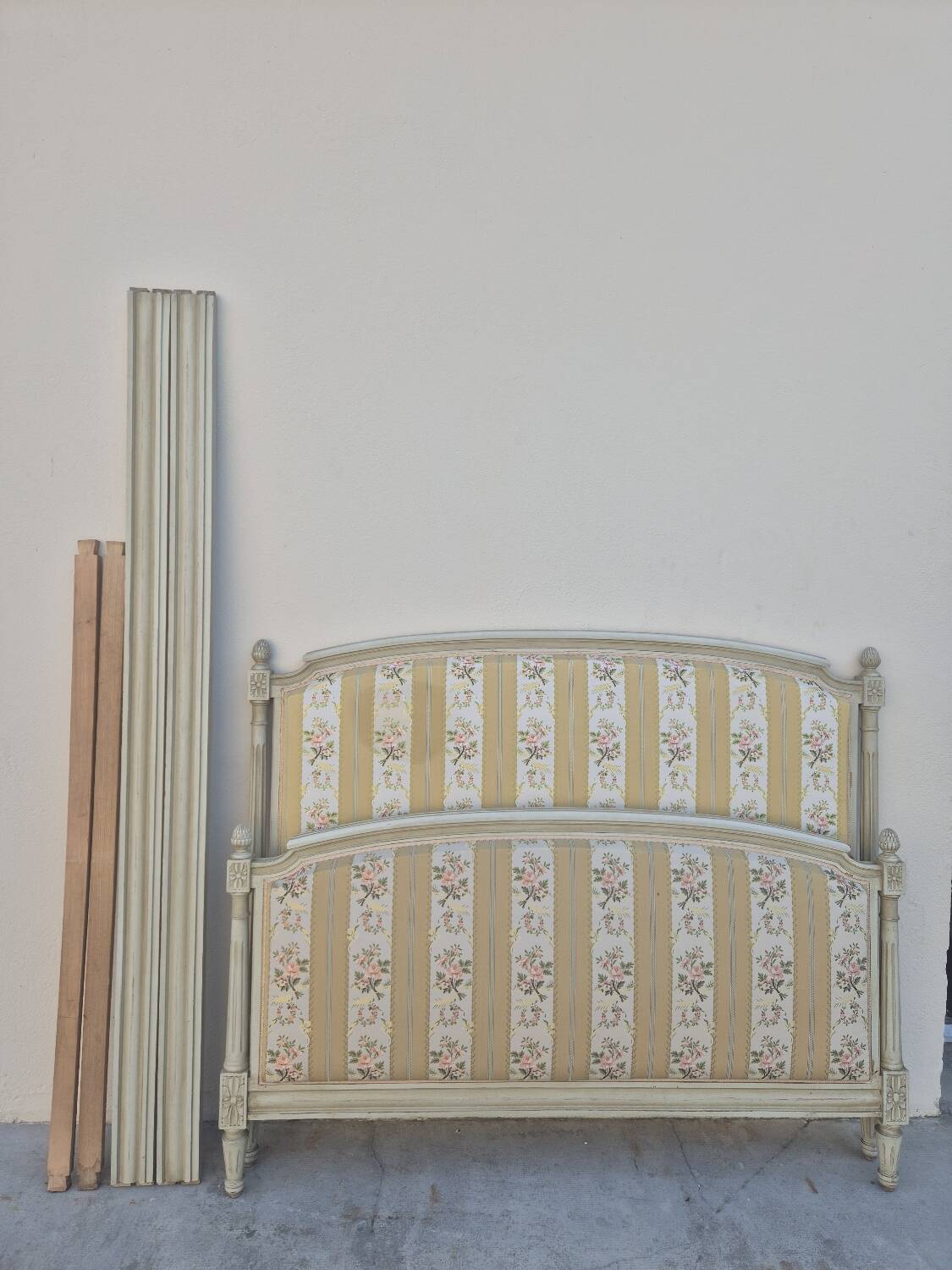 Louis XVI style bed richly decorated in patinated wood.