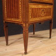 Commode marquetée de style Louis XVI du XXe siècle