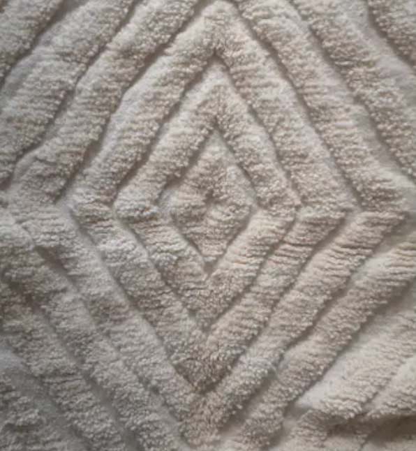 Carpet beni ouarain berbere ecru woven hands, 1m47 x 1m