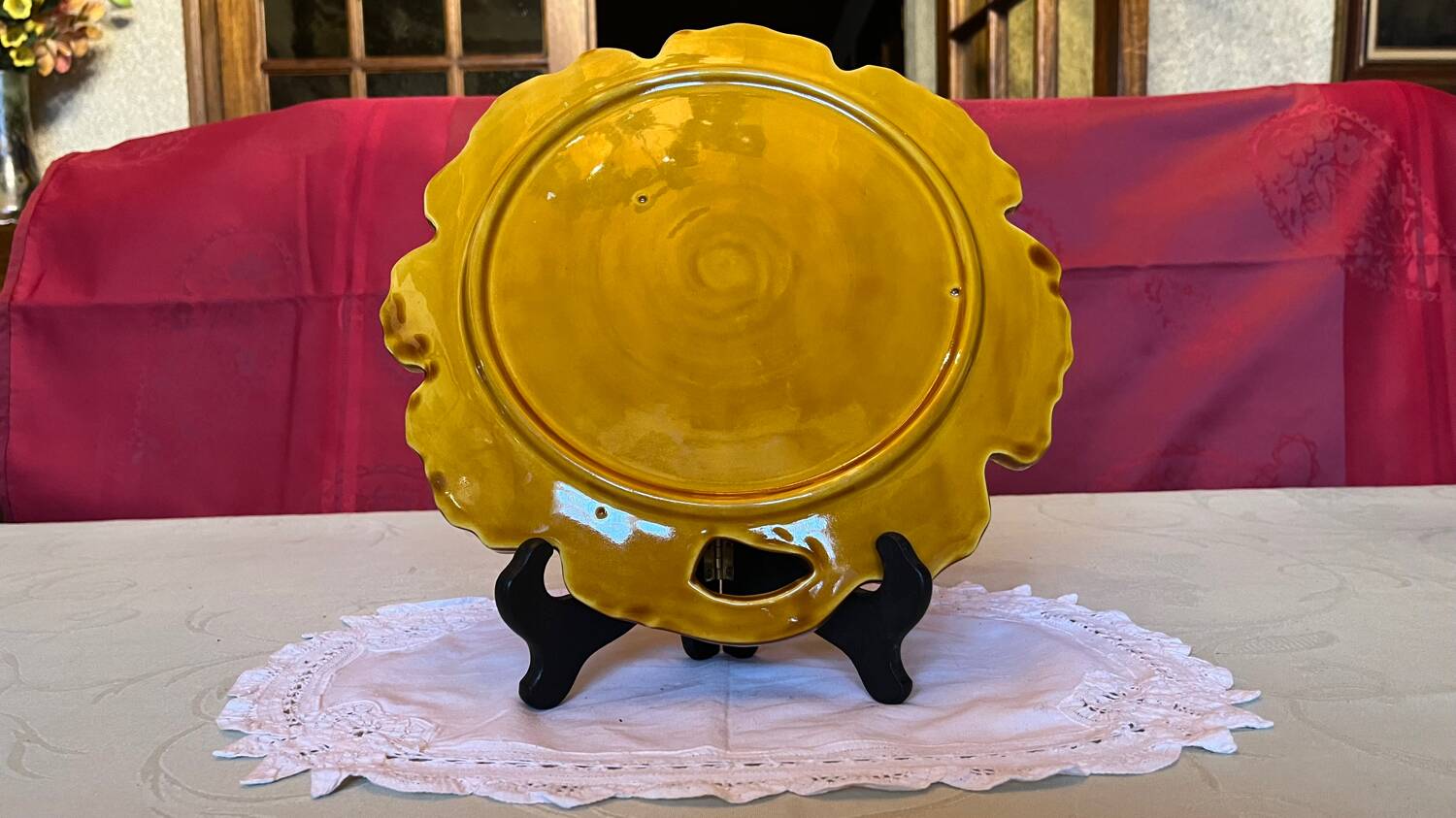 Vintage ceramic leaf dish