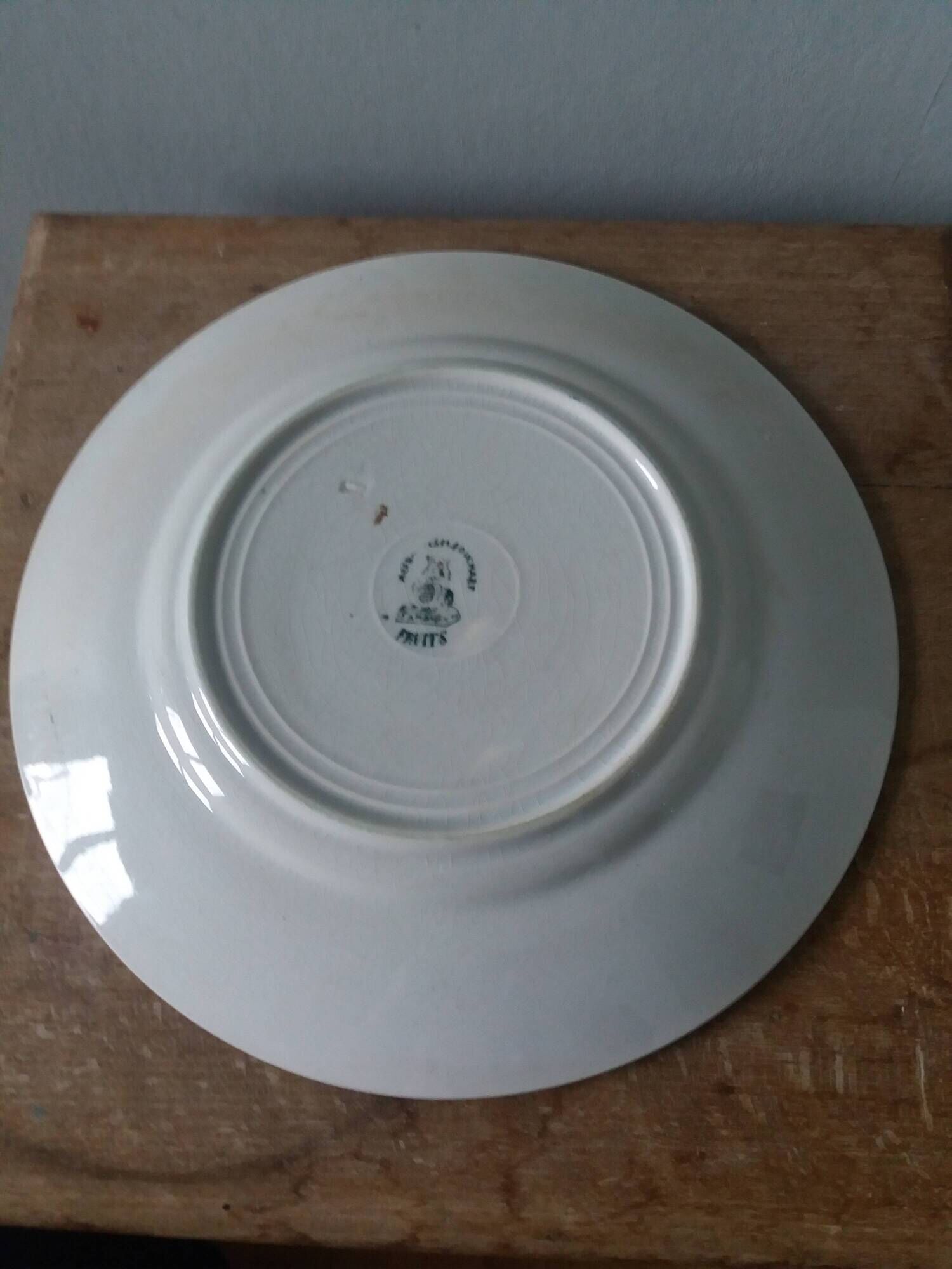 Set of 2 Lebacqz and Bouchart Saint Amand plates, early 20th century