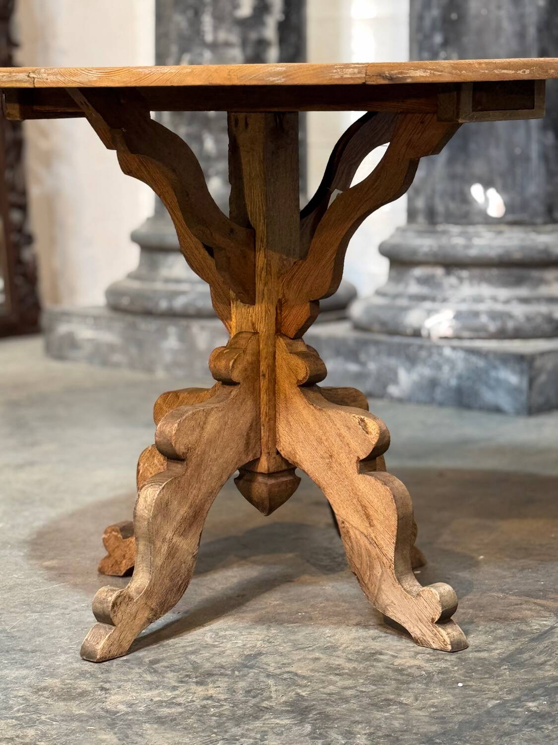 Round table in pitch pine and oak