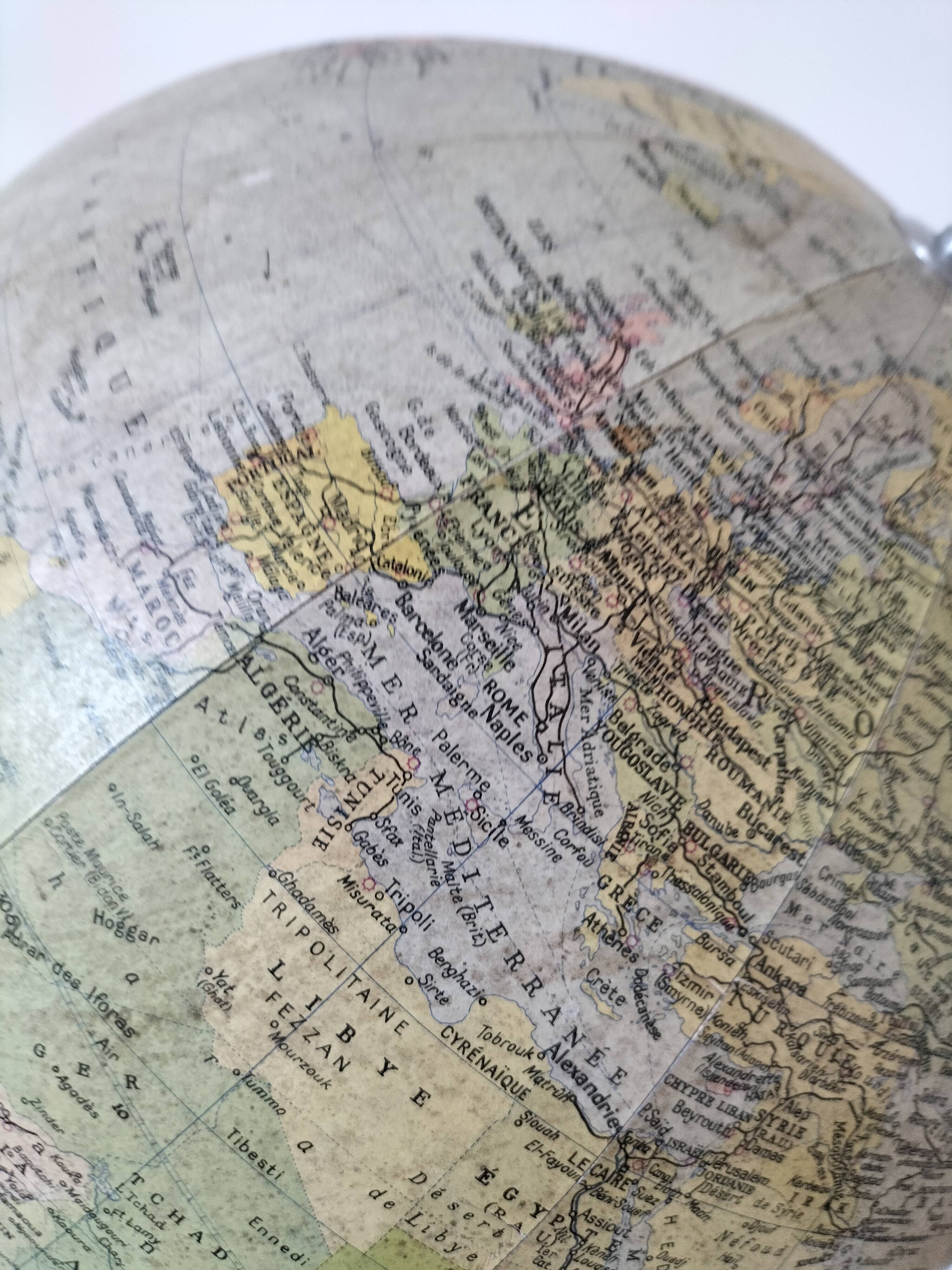 Vintage Globe Taride Maps – 1960