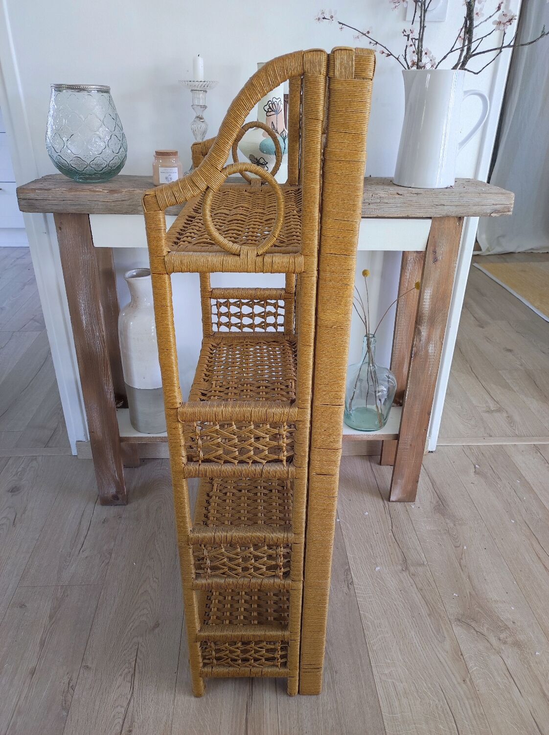 Folding rattan shelf