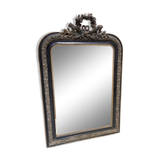 Mirror with moldings