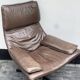 Fauteuil pivotant en cuir brun des années 1970