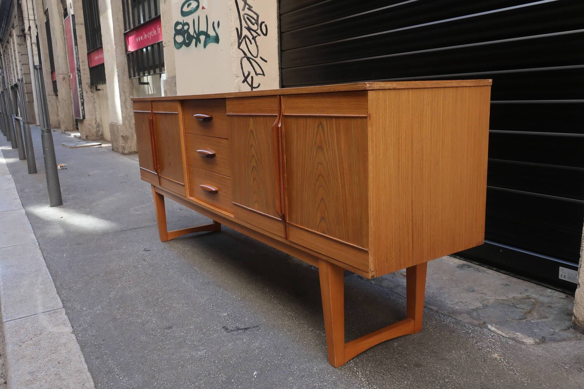 Wooden sideboard of the 70s u-shaped footing