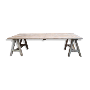 Table basse à tréteaux