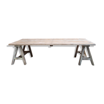 Table basse à tréteaux
