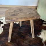 2 tripod stools