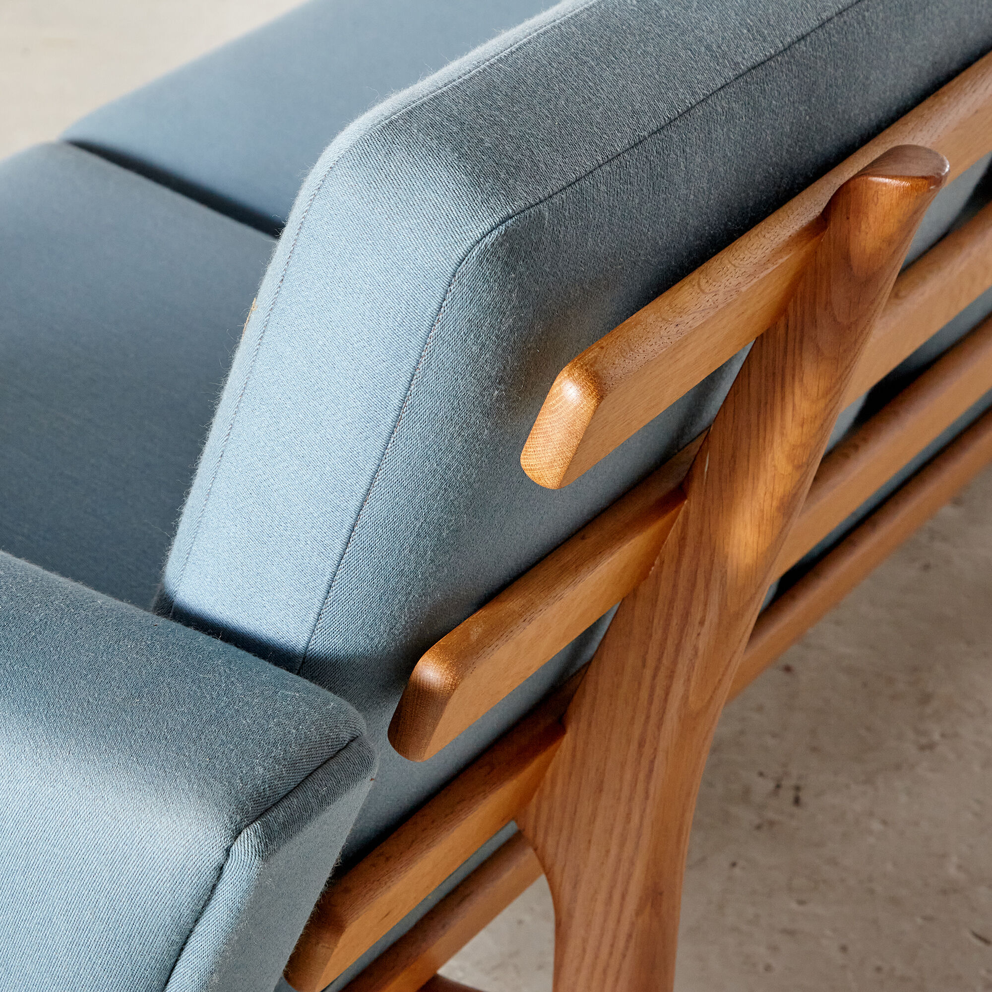 Hans J. Wegner Model GE-236/3 three-seater sofa