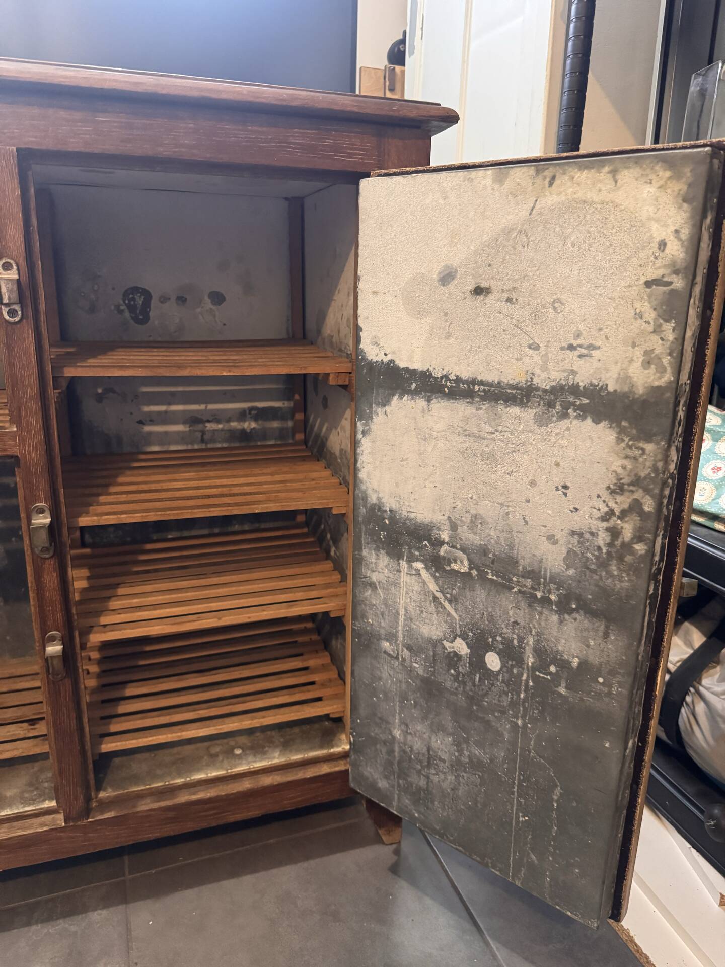 Old fridge / cooler