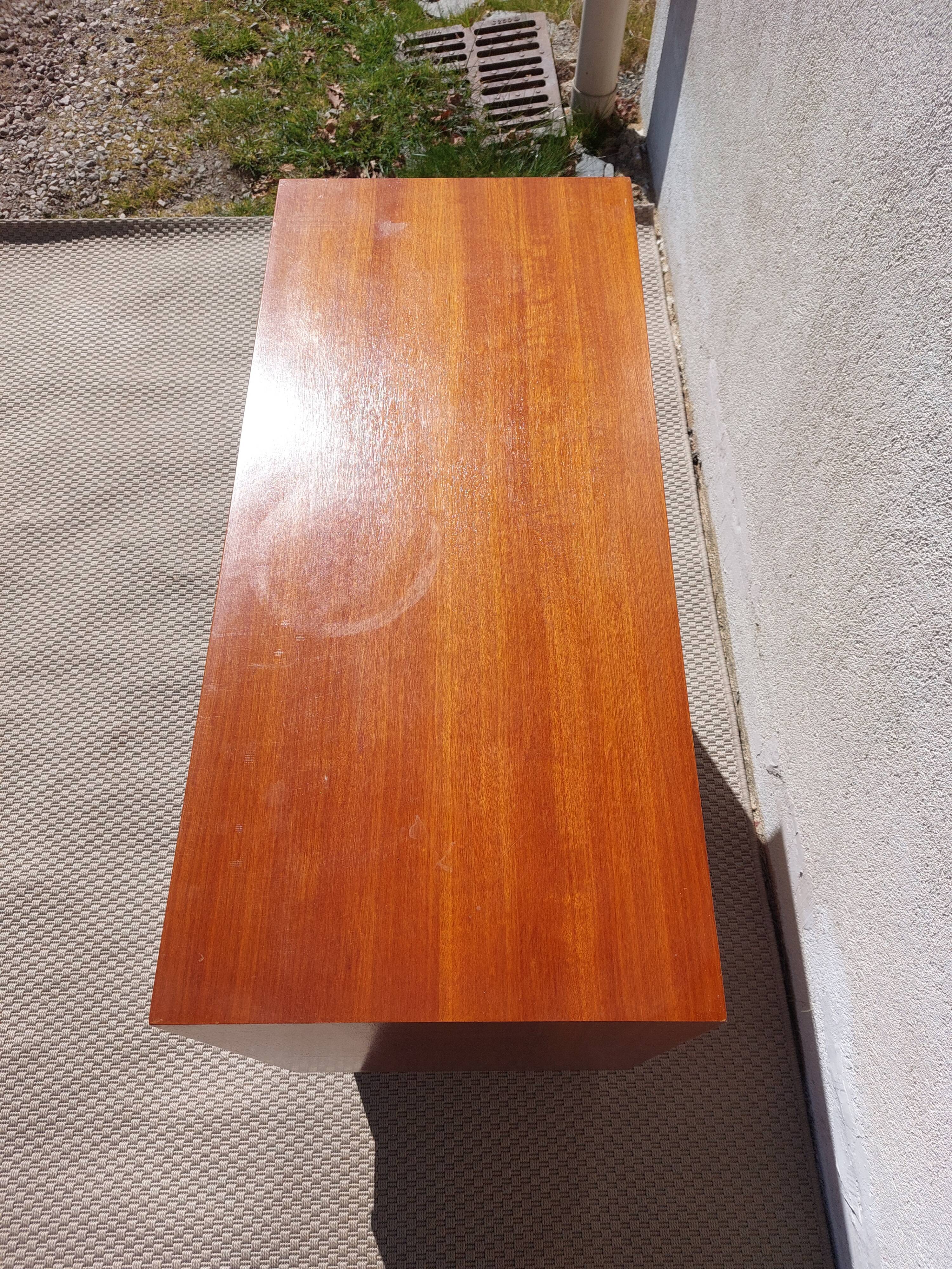 Scandinavian style commode