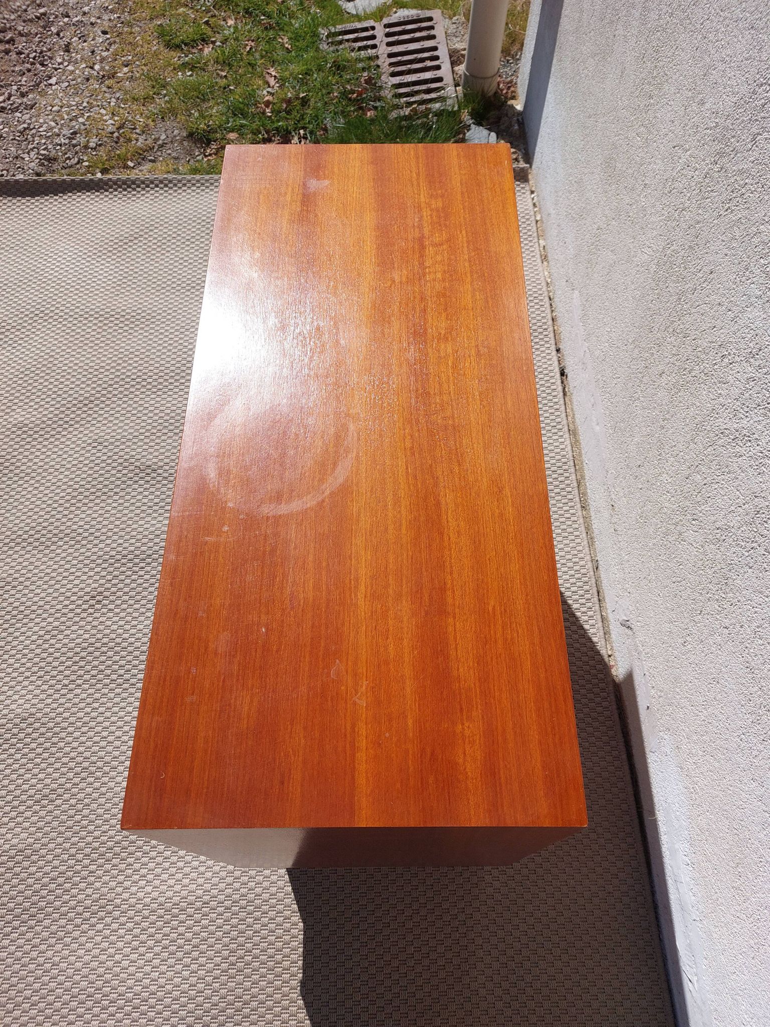 Scandinavian style commode