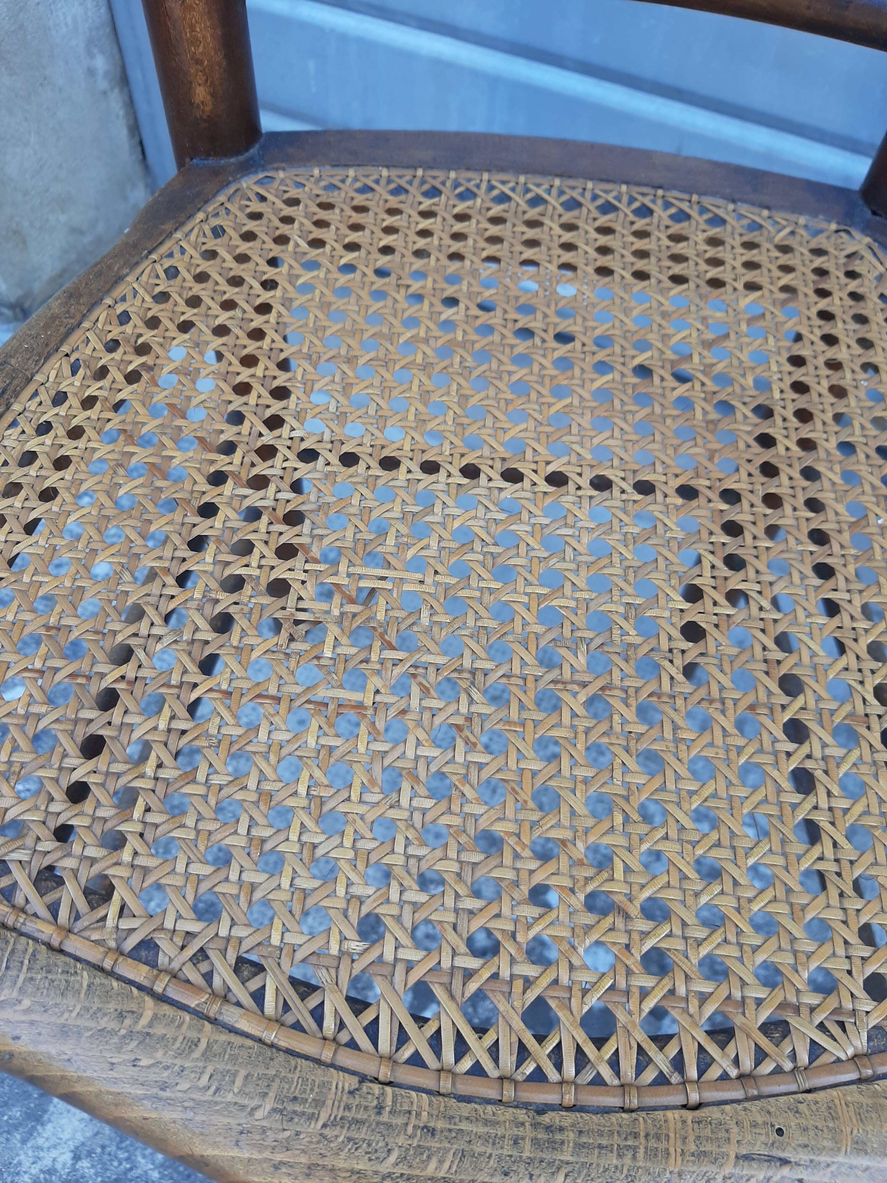 Paire de chaises de bistrot canné