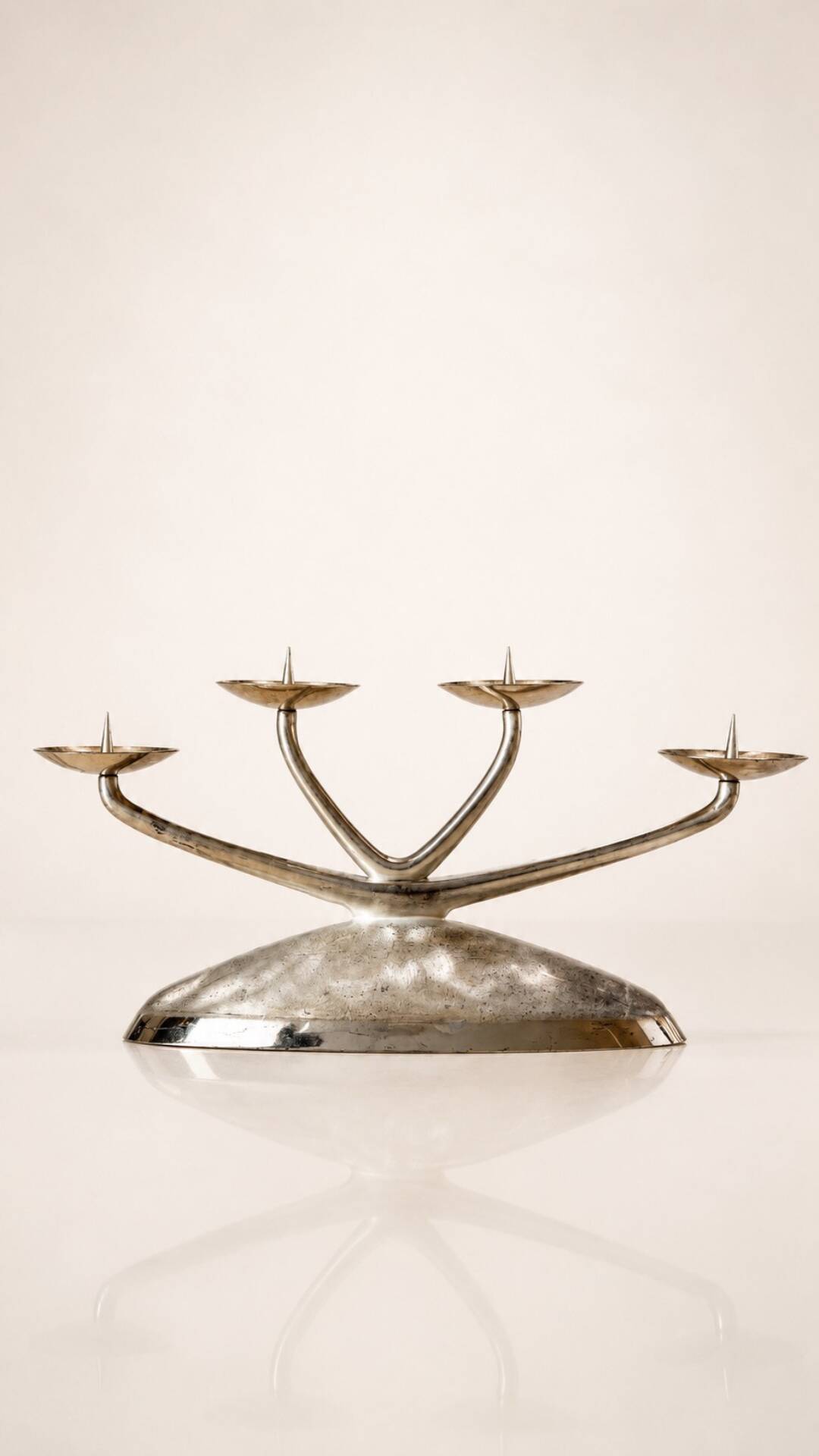 Elegant modernist WMF Ikora chandelier with 4 lights in silver-plated metal.