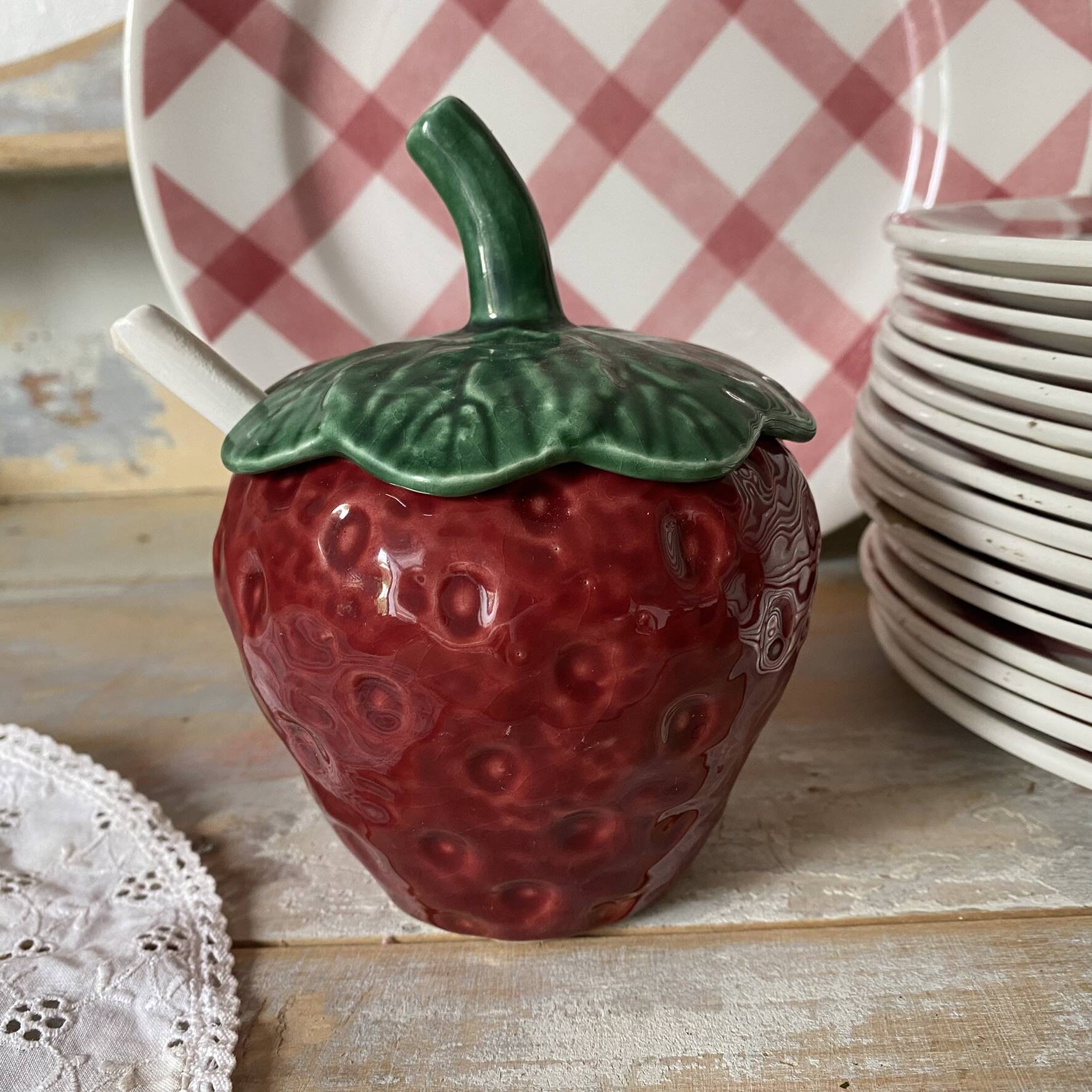 Sugar bowl or jam pot in strawberry majolica.
