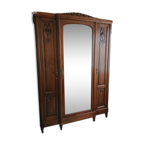 Armoire en noyer massif,