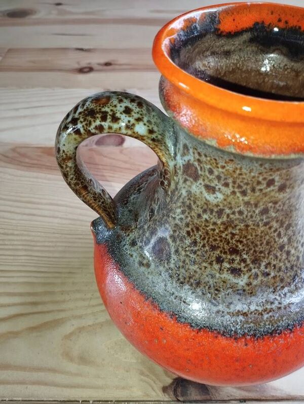 Cruche vintage – Émail flammé rouge et brun – Numérotée – Années 50–60