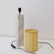 Lampe de table vintage en marbre avec nouvel abat-jour en raphia